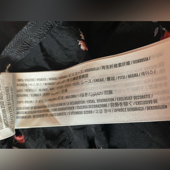 Abercrombie & Fitch black camisole with floral pattern - Picture 5 of 5